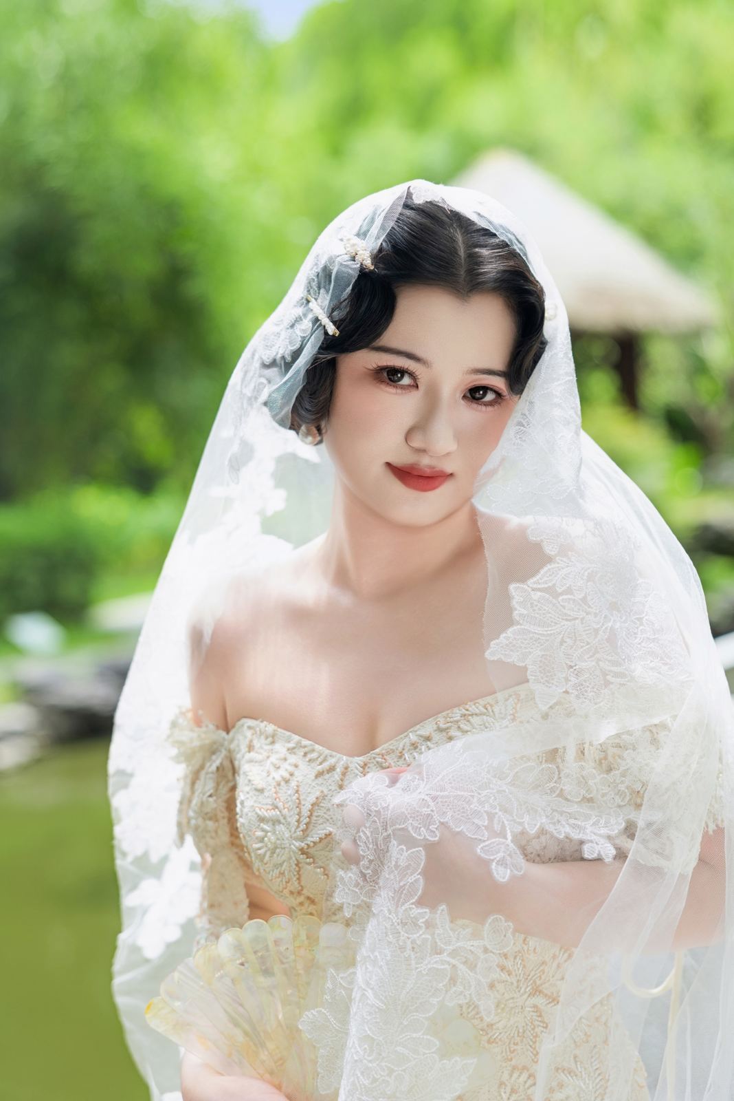 深圳吉祥华服民国风婚纱照客片：手推波纹新娘，白纱蕾丝